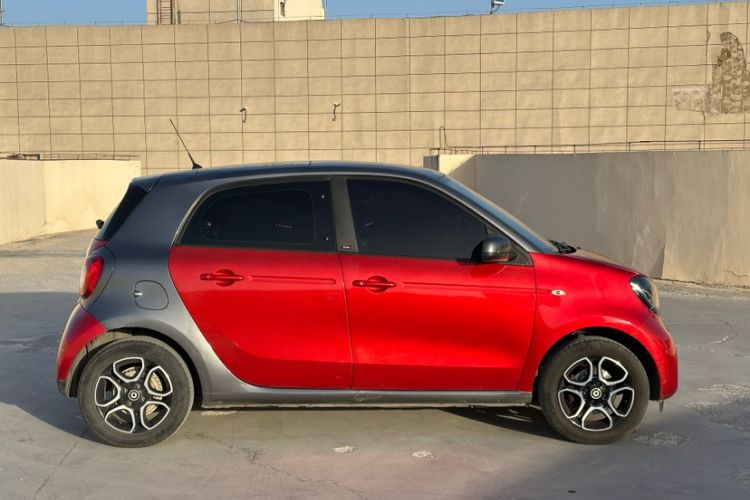 Used smart forfour 2016 0.9T 66 kW Pioneer Edition Exterior 2