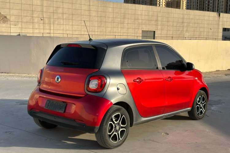 Used smart forfour 2016 0.9T 66 kW Pioneer Edition Exterior 4