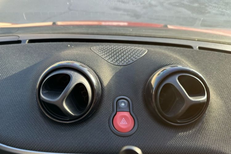 Used smart forfour 2016 0.9T 66 kW Pioneer Edition Interior 11