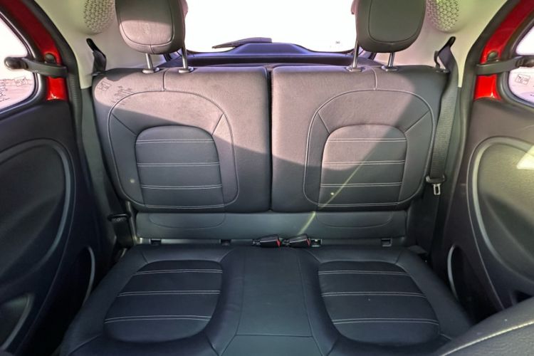 Used smart forfour 2016 0.9T 66 kW Pioneer Edition Interior 13