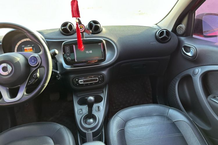 Used smart forfour 2016 0.9T 66 kW Pioneer Edition Interior 2