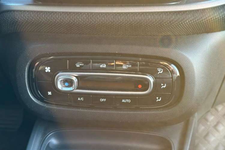 Used smart forfour 2016 0.9T 66 kW Pioneer Edition Interior 7