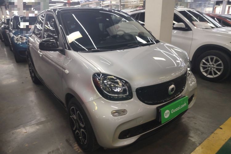 Used smart forfour 2016 0.9T 66 kW Pioneer Edition Front Right 45 Deg