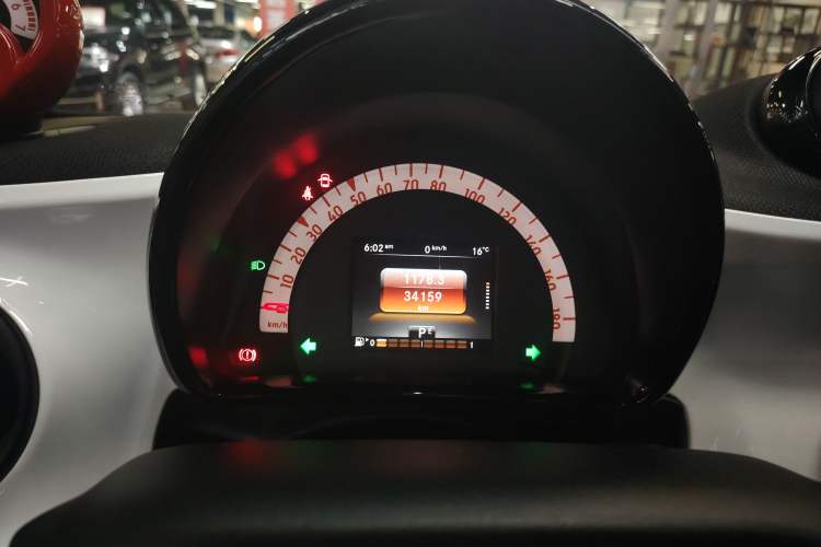 Used smart forfour 2016 0.9T 66 kW Pioneer Edition Instrument Cluster