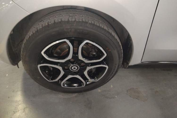 Used smart forfour 2016 0.9T 66 kW Pioneer Edition Left Front Wheel Hub
