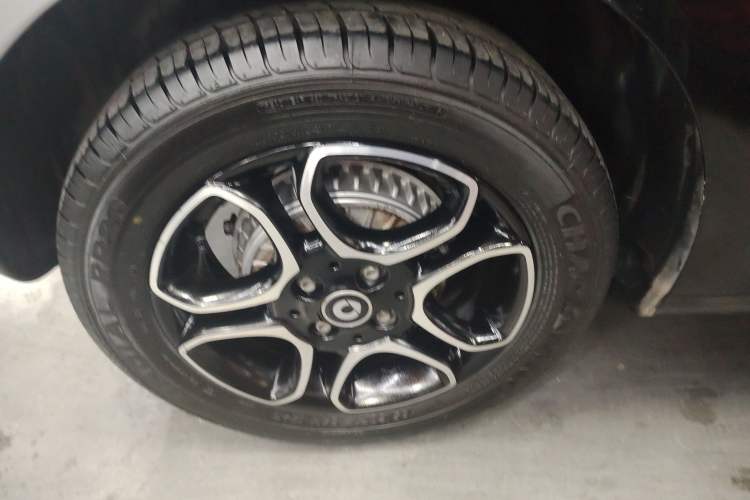 Used smart forfour 2016 0.9T 66 kW Pioneer Edition Right Rear Wheel Hub