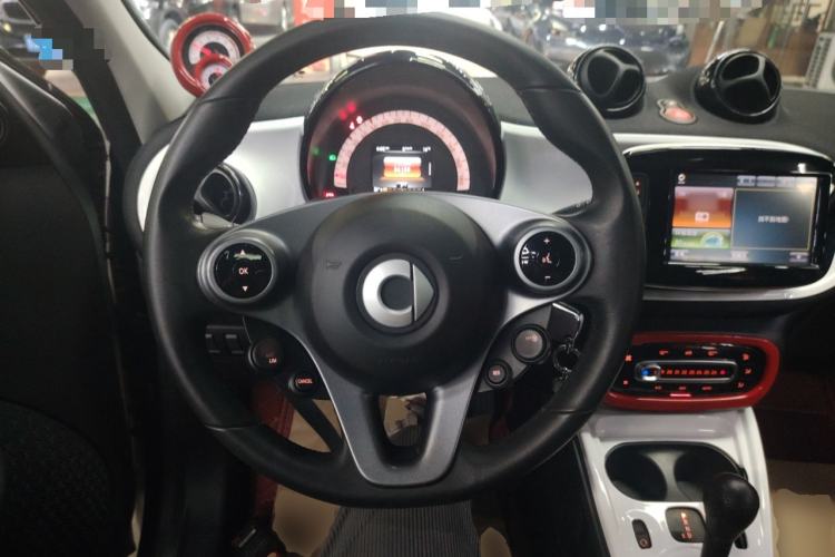 Used smart forfour 2016 0.9T 66 kW Pioneer Edition Steering Wheel