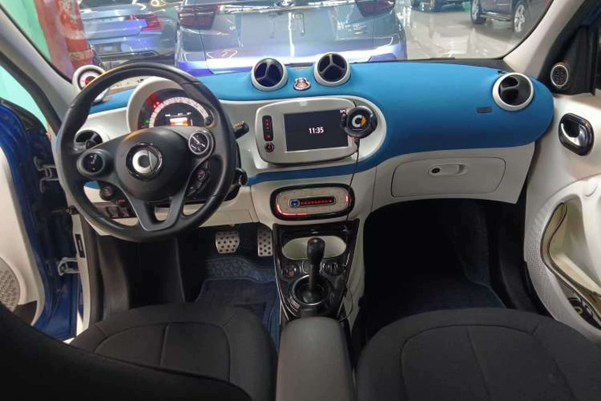 Used smart forfour 2016 0.9T 66 kW Ultimate Edition Center Console