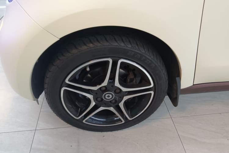 Used smart forfour 2016 0.9T 66 kW Ultimate Edition Left Front Wheel Hub