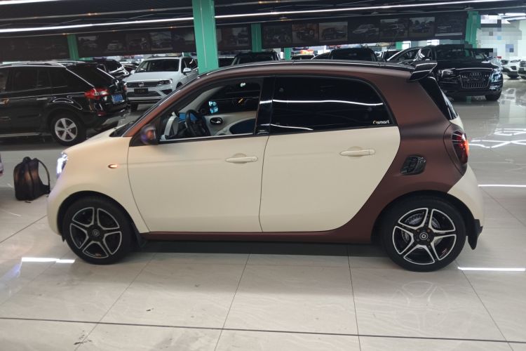 Used smart forfour 2016 0.9T 66 kW Ultimate Edition Left Side