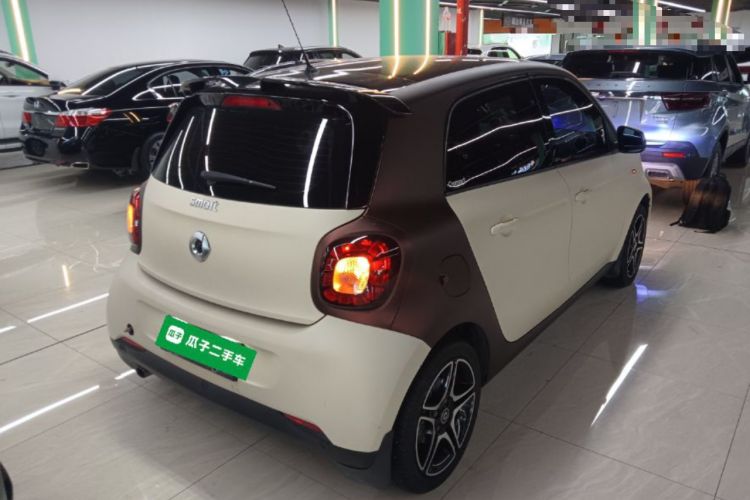 Used smart forfour 2016 0.9T 66 kW Ultimate Edition Rear Right 45 Deg