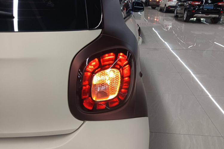 Used smart forfour 2016 0.9T 66 kW Ultimate Edition Right Rear Taillight