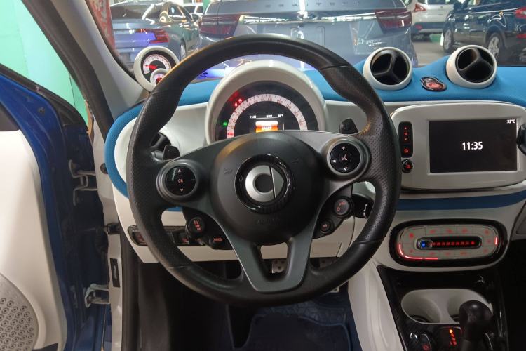 Used smart forfour 2016 0.9T 66 kW Ultimate Edition Steering Wheel
