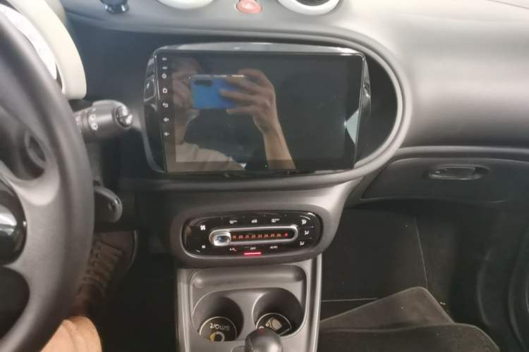 Used smart forfour 2016 1.0L 52 kW Dynamic Edition Audio And AC Panel