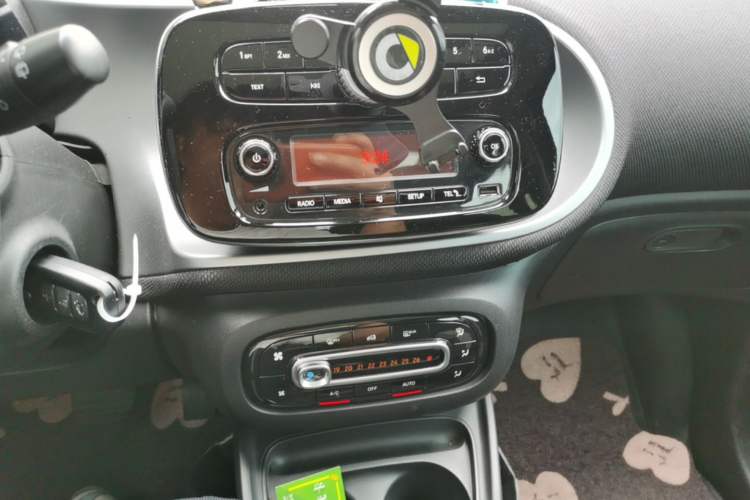 Used smart forfour 2016 1.0L 52 kW Passion Edition Audio And AC Panel