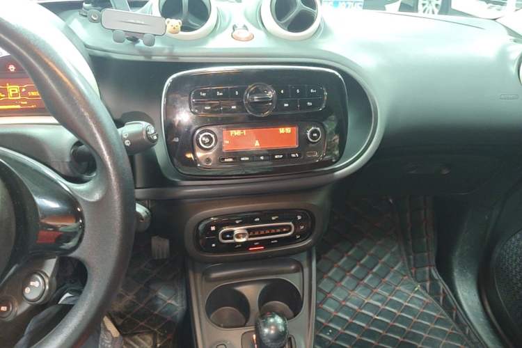 Used smart forfour 2016 1.0L 52 kW Dynamic Edition Audio And AC Panel