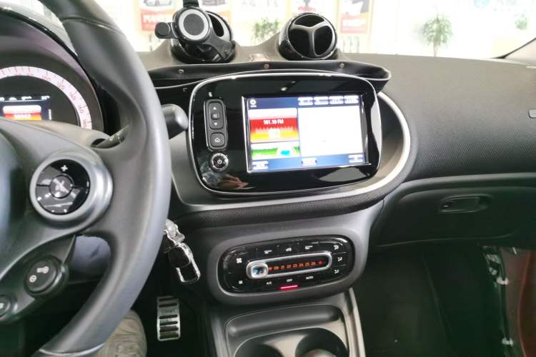 Used smart forfour 2016 0.9T 66 kW Pioneer Edition Audio And AC Panel