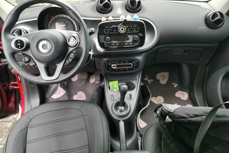 Used smart forfour 2016 1.0L 52 kW Passion Edition Center Console