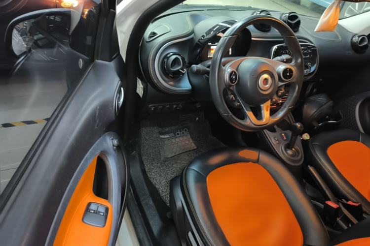 Used smart forfour 2016 1.0L 52 kW Passion Edition Driver Seat