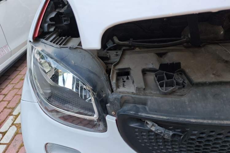 Used smart forfour 2016 1.0L 52 kW Dynamic Edition Engine Bay Right
