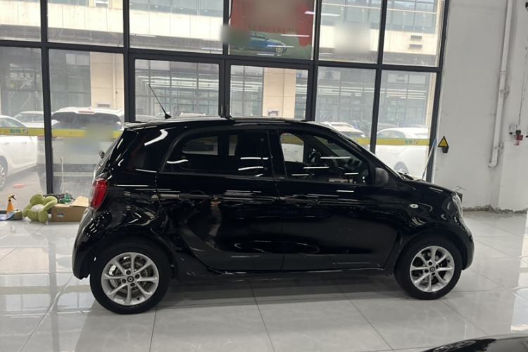 Used smart forfour 2016 1.0L 52 kW Dynamic Edition Exterior 1