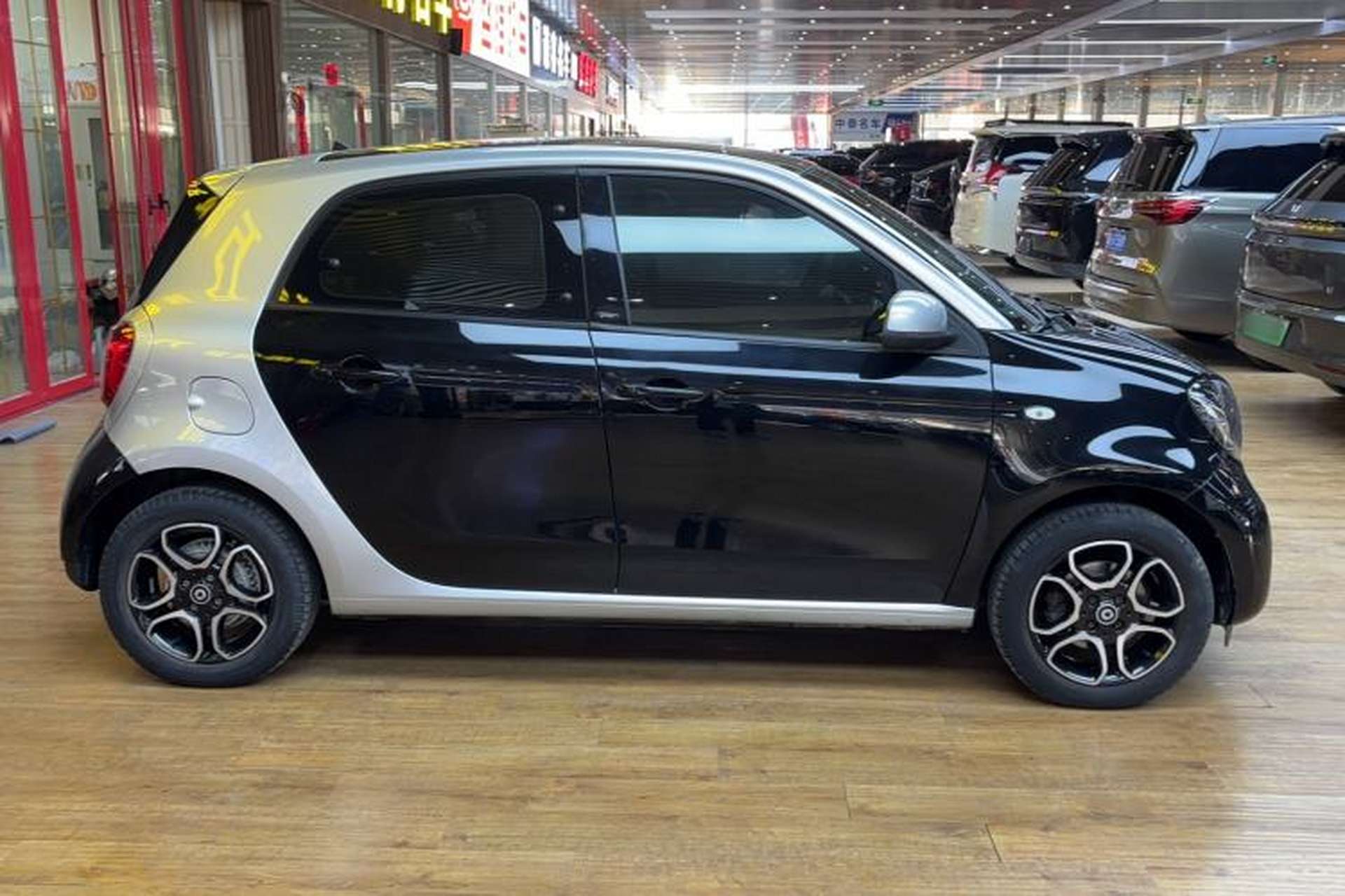 Used smart forfour 2016 0.9T 66 kW Pioneer Edition Exterior 3