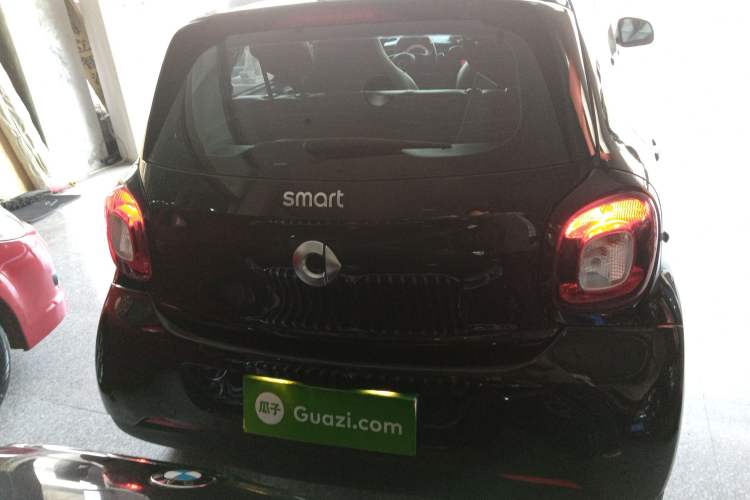 Used smart forfour 2016 1.0L 52 kW Dynamic Edition Exterior 4