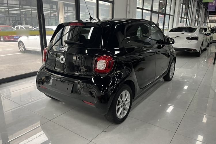 Used smart forfour 2016 1.0L 52 kW Dynamic Edition Exterior 4