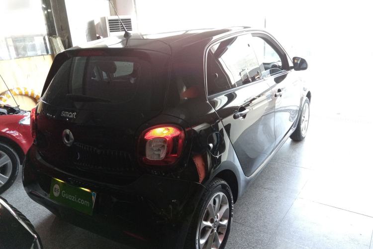 Used smart forfour 2016 1.0L 52 kW Dynamic Edition Exterior 5