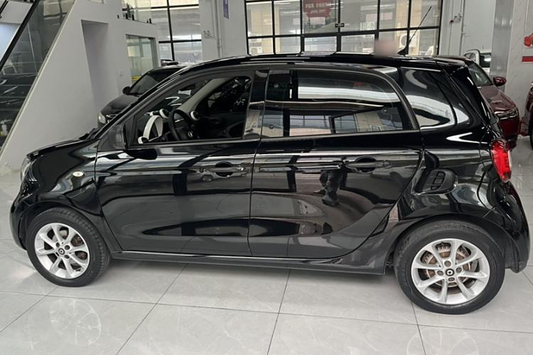 Used smart forfour 2016 1.0L 52 kW Dynamic Edition Exterior 5