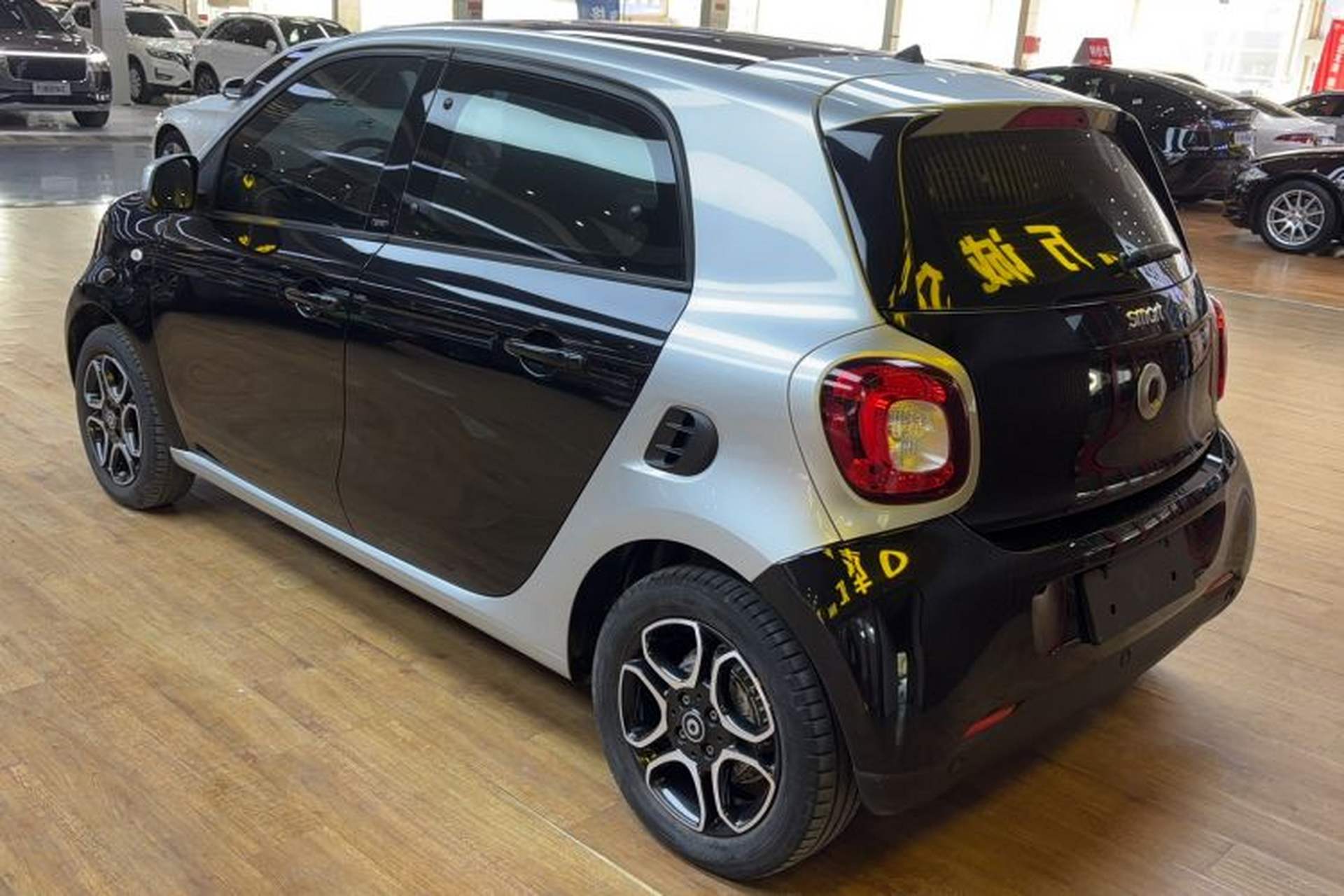 Used smart forfour 2016 0.9T 66 kW Pioneer Edition Exterior 6