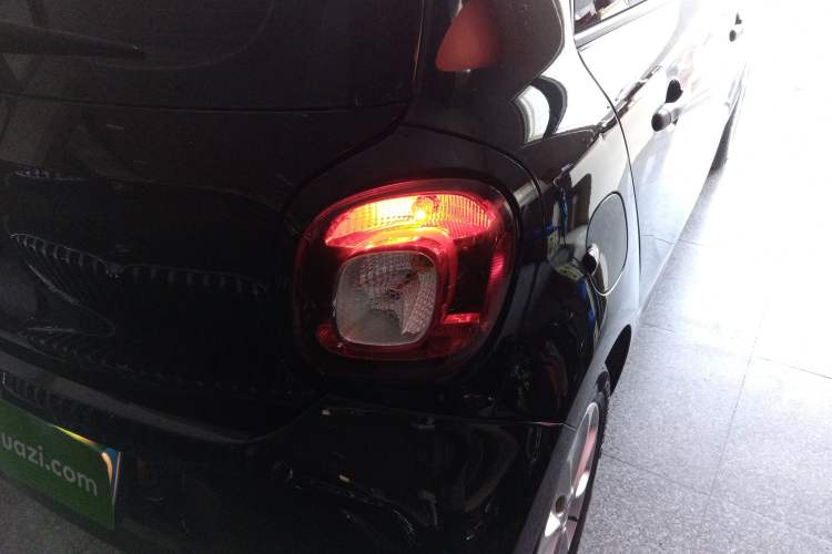 Used smart forfour 2016 1.0L 52 kW Dynamic Edition Exterior 6