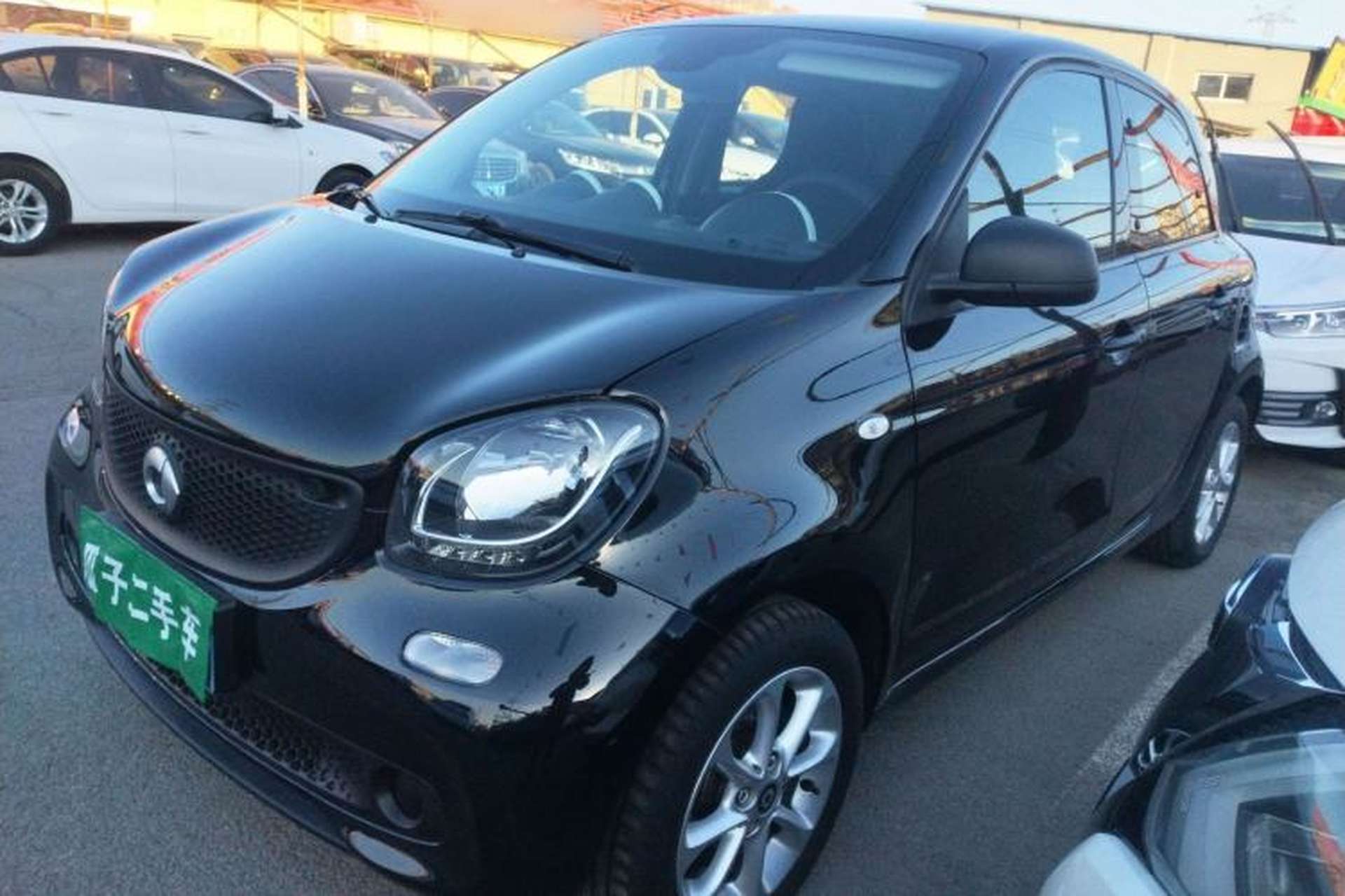 Used smart forfour 2016 1.0L 52 kW Dynamic Edition Front Left 45 Deg