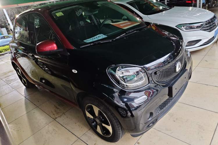 Used smart forfour 2016 1.0L 52 kW Passion Edition Front Right 45 Deg