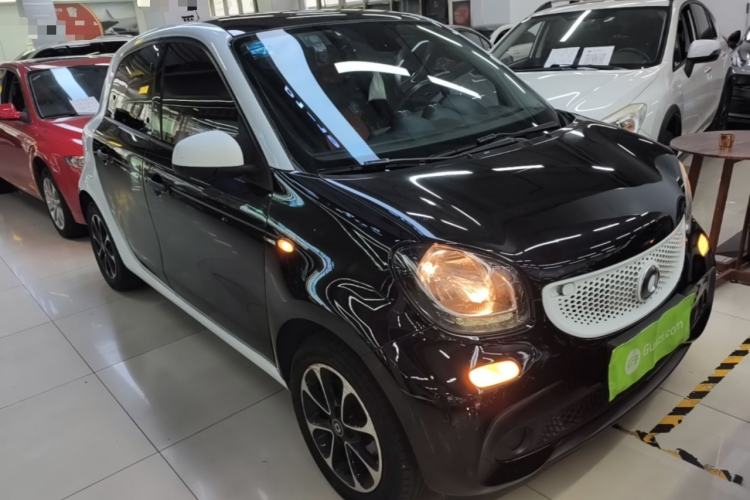 Used smart forfour 2016 1.0L 52 kW Passion Edition Front Right 45 Deg