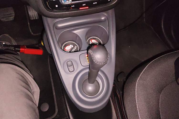 Used smart forfour 2016 1.0L 52 kW Passion Edition Gear Lever