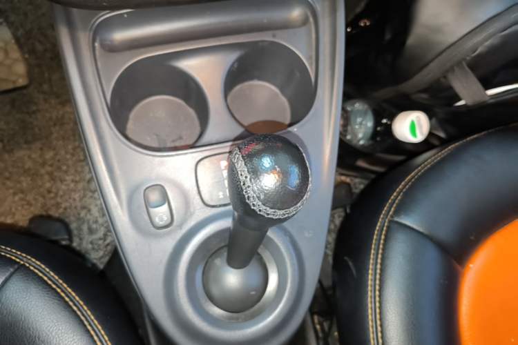 Used smart forfour 2016 1.0L 52 kW Passion Edition Gear Lever