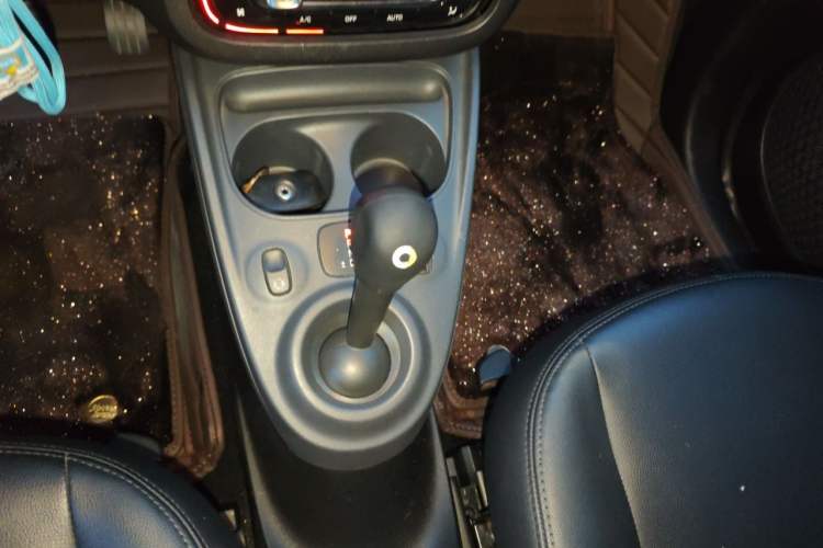 Used smart forfour 2016 1.0L 52 kW Dynamic Edition Gear Lever