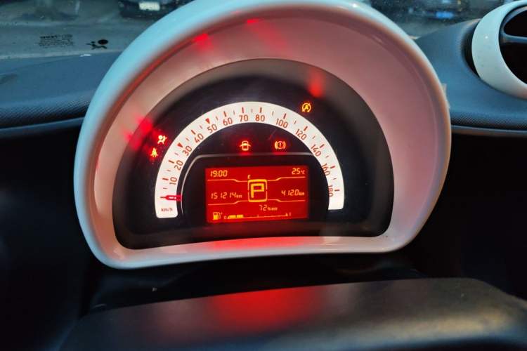 Used smart forfour 2016 1.0L 52 kW Dynamic Edition Instrument Cluster