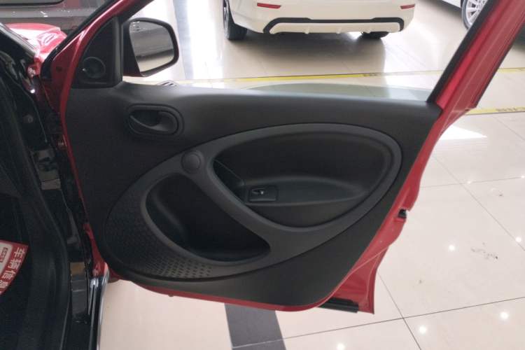 Used smart forfour 2016 1.0L 52 kW Dynamic Edition Interior 2