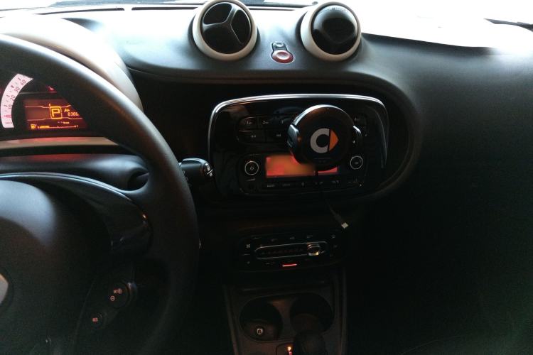 Used smart forfour 2016 1.0L 52 kW Dynamic Edition Interior 2