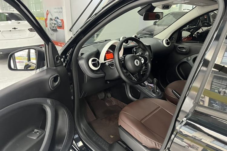 Used smart forfour 2016 1.0L 52 kW Dynamic Edition Interior 2
