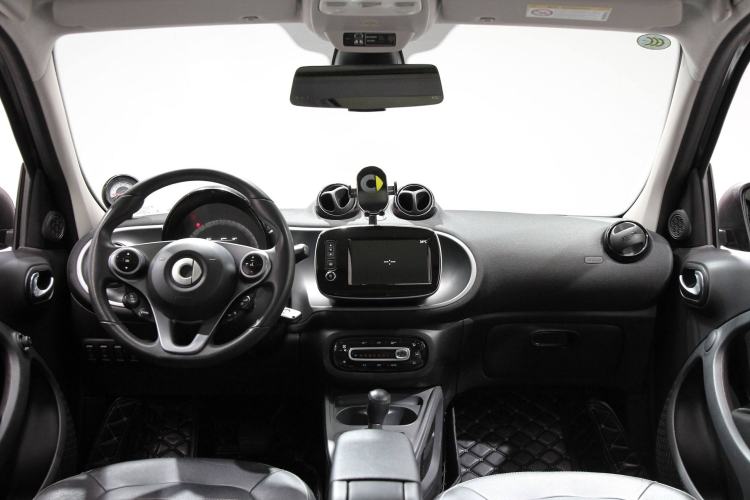 Used smart forfour 2016 0.9T 66 kW Pioneer Edition Interior 2