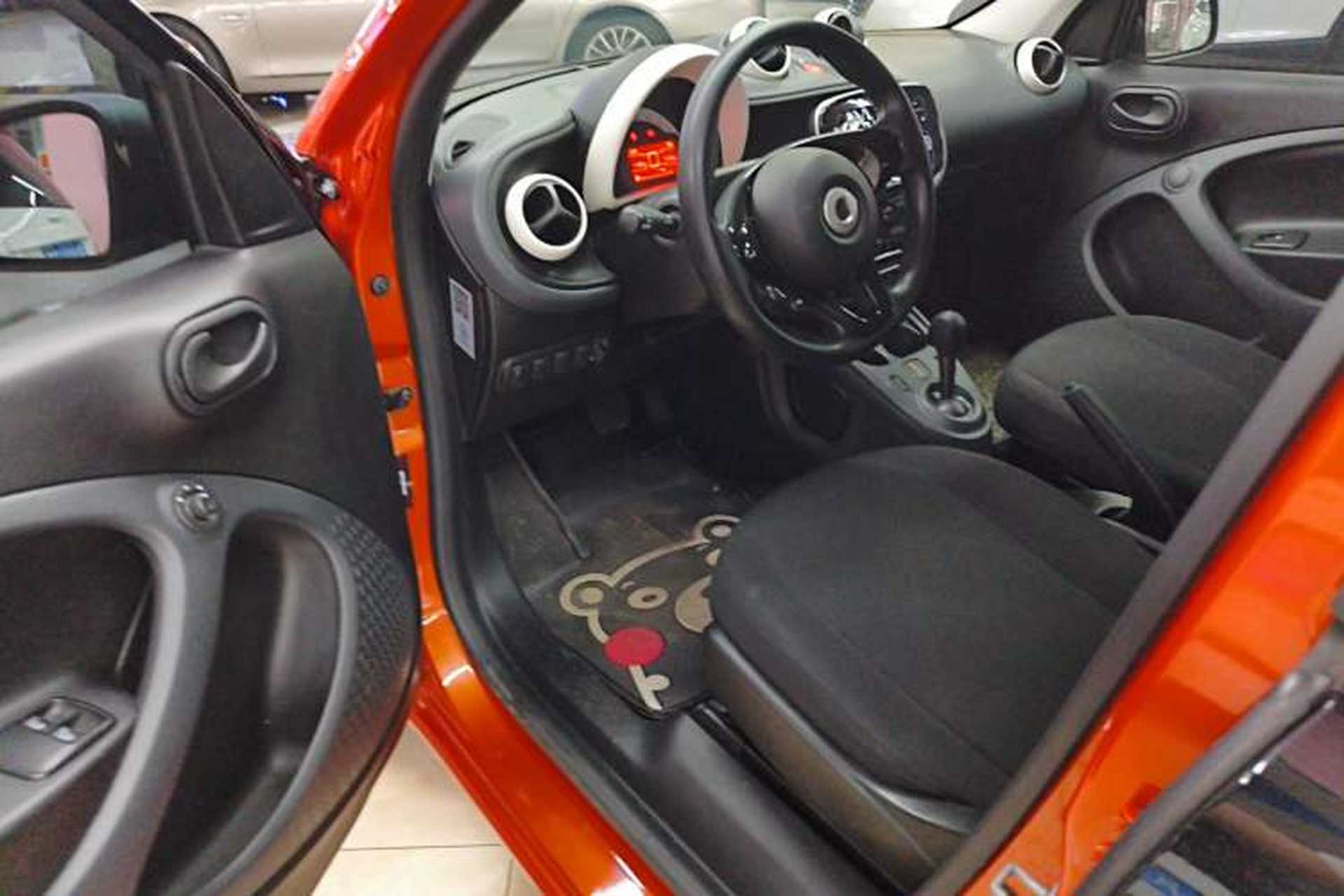 Used smart forfour 2016 1.0L 52 kW Dynamic Edition Interior 2