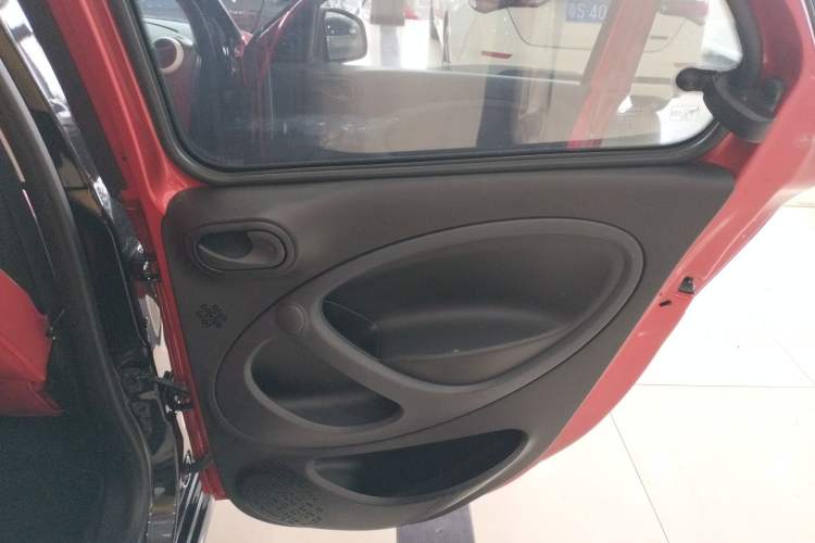 Used smart forfour 2016 1.0L 52 kW Dynamic Edition Interior 3