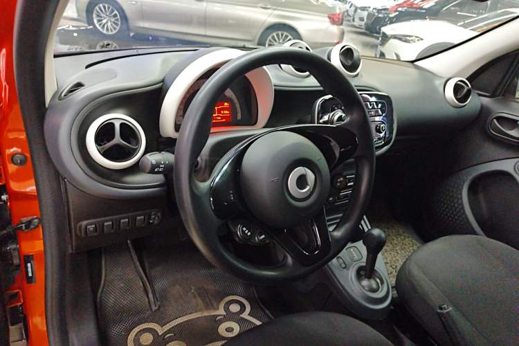 Used smart forfour 2016 1.0L 52 kW Dynamic Edition Interior 3