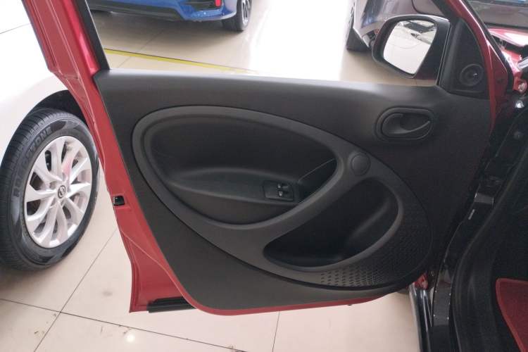 Used smart forfour 2016 1.0L 52 kW Dynamic Edition Interior 4