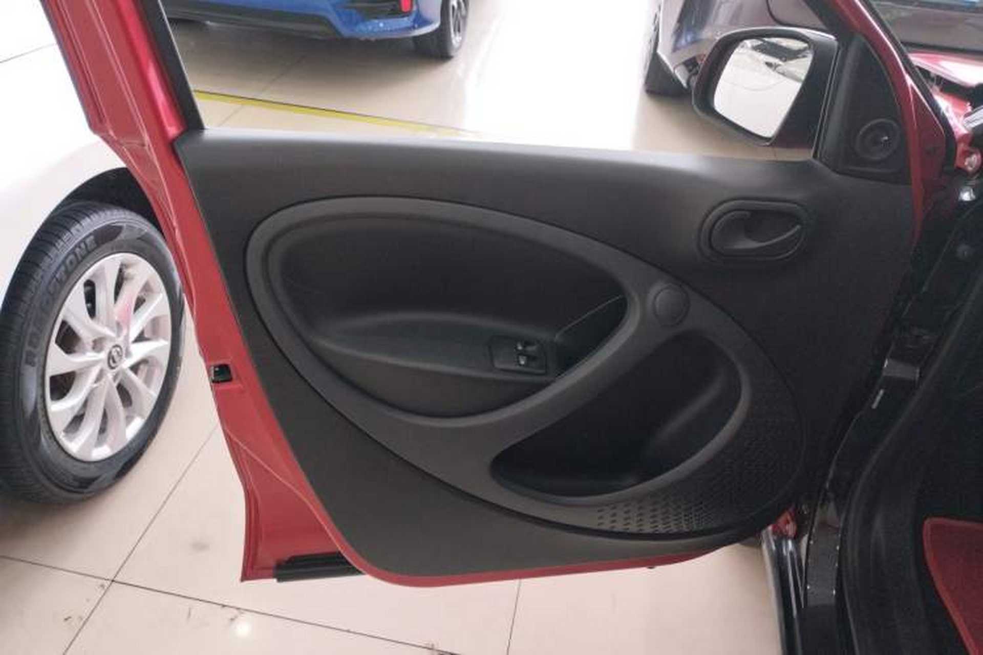 Used smart forfour 2016 1.0L 52 kW Dynamic Edition Interior 4