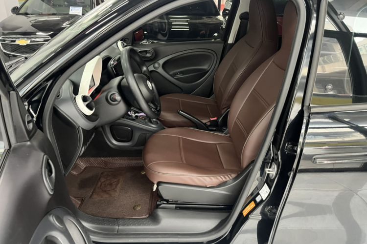 Used smart forfour 2016 1.0L 52 kW Dynamic Edition Interior 4