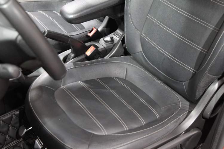Used smart forfour 2016 0.9T 66 kW Pioneer Edition Interior 5